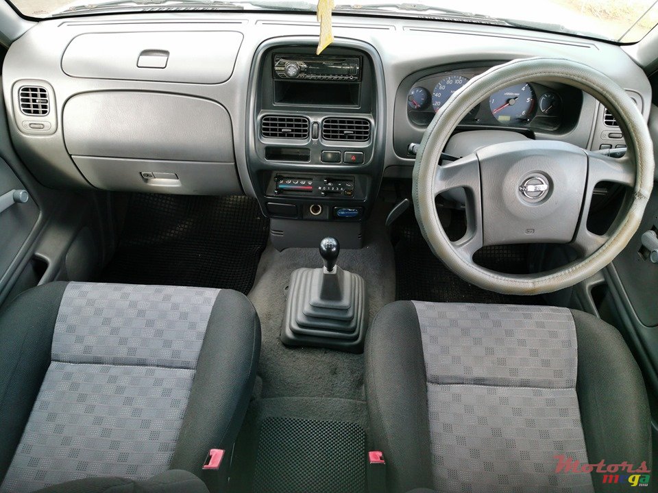 2013' Nissan NP300 photo #5