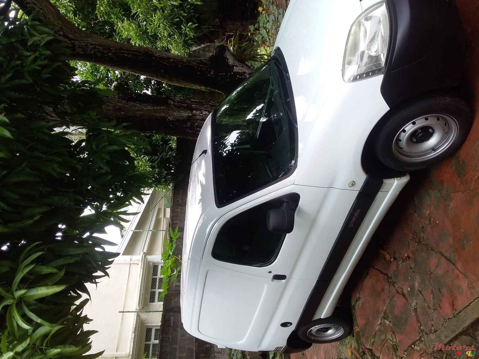 2011' Citroen Berlingo photo #2