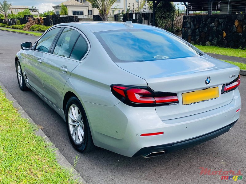 2022' BMW 530 photo #2