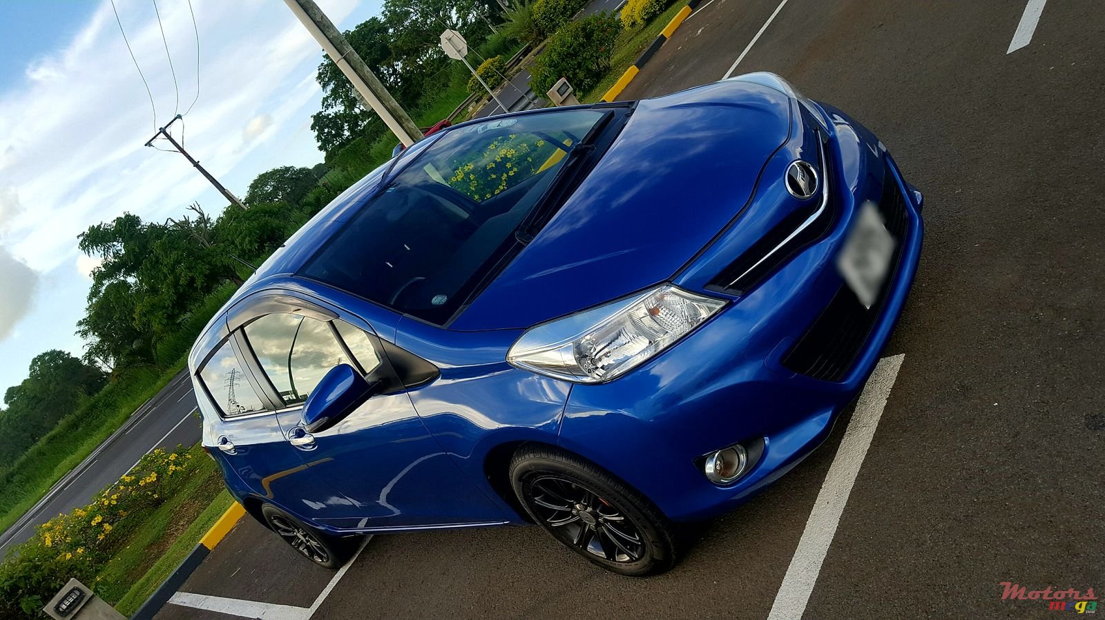 2011' Toyota Vitz photo #3