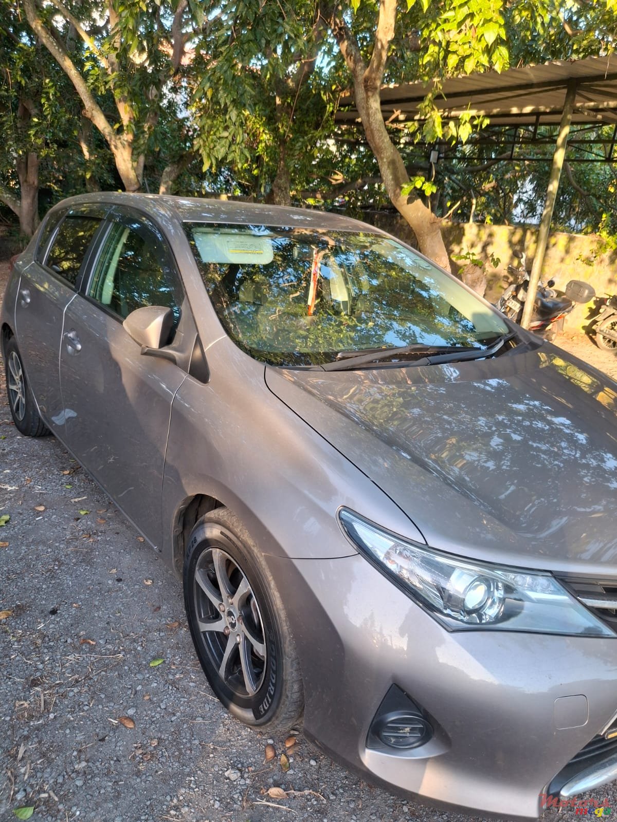 2012' Toyota Auris photo #1