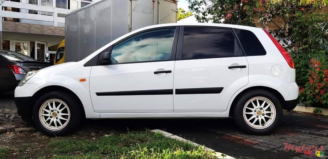 2007' Ford Fiesta photo #1