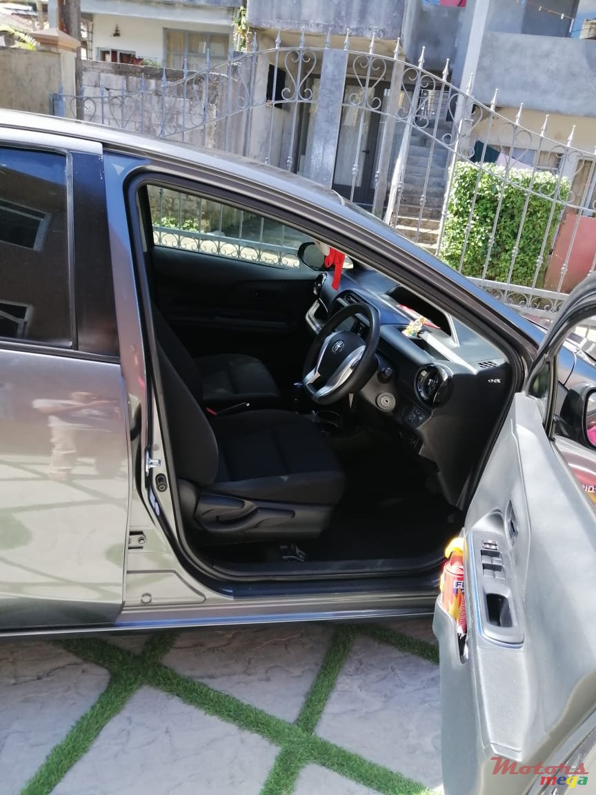 2015' Toyota Aqua photo #7