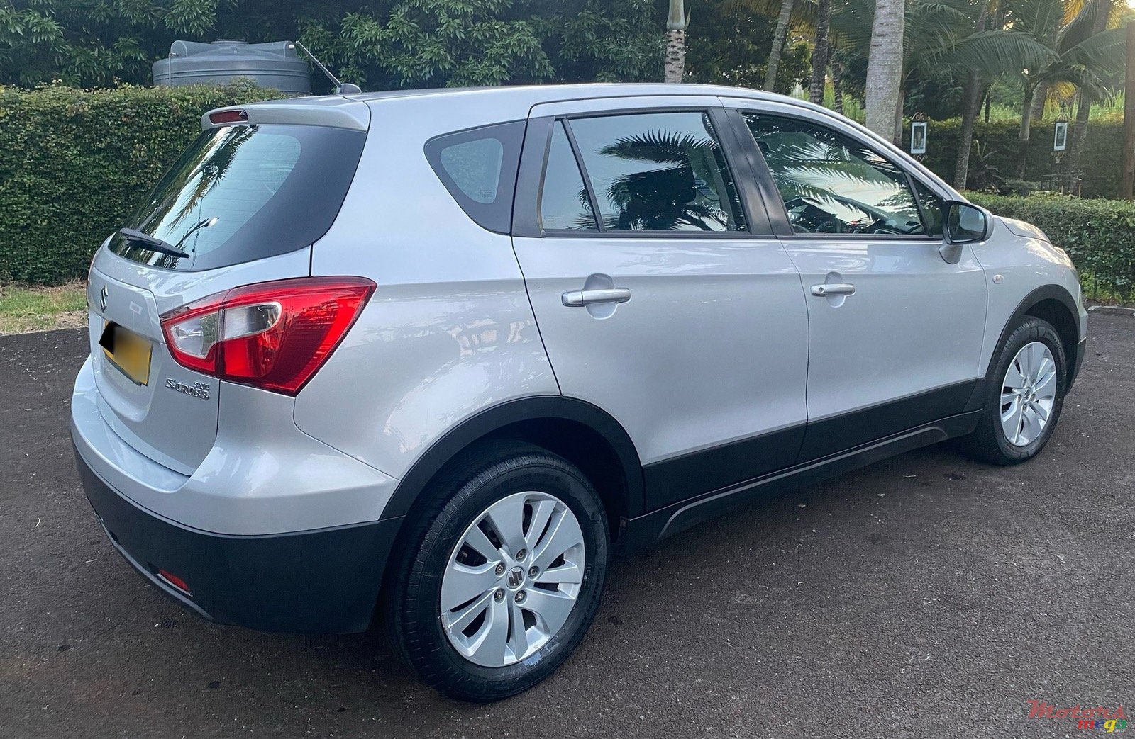 2016' Suzuki SX4 S-Cross SUV photo #4