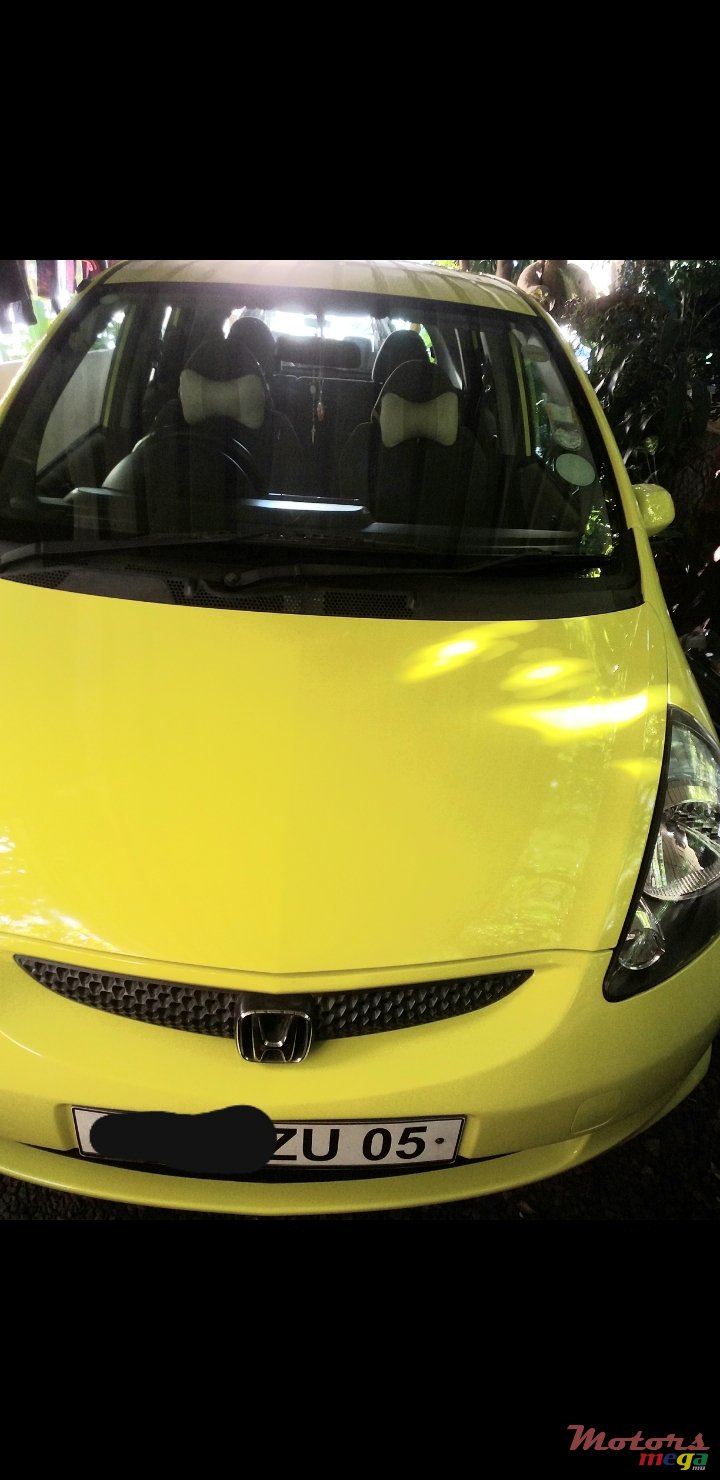 2005' Honda Fit photo #1