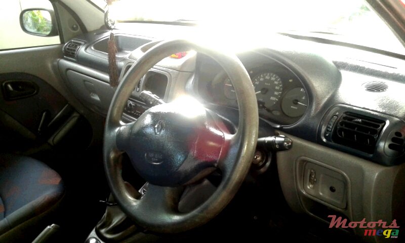 2001' Renault Clio photo #3