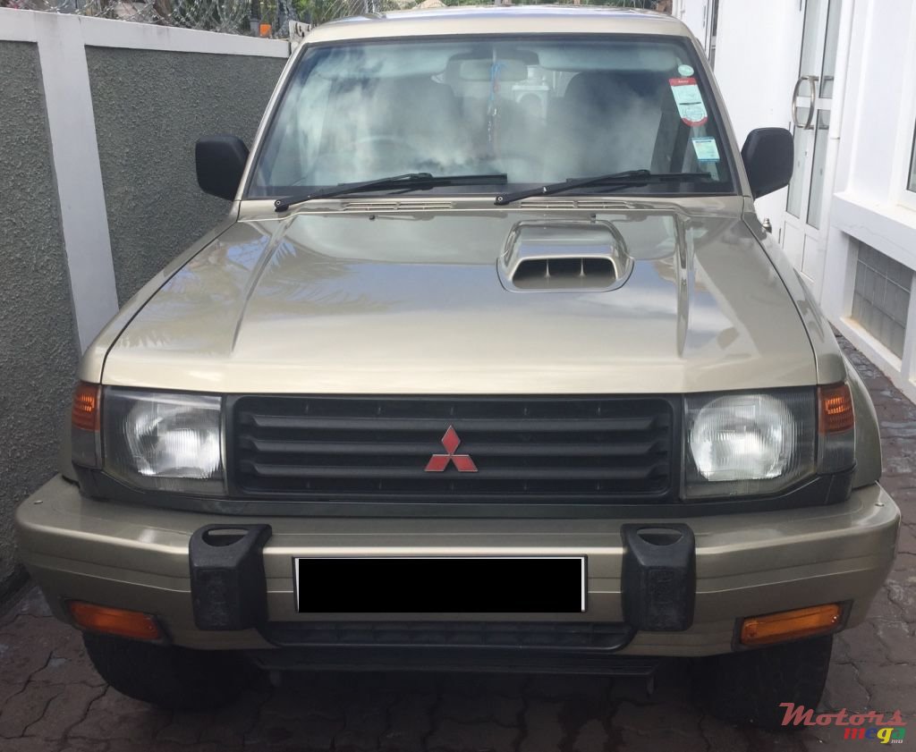 1997' Mitsubishi Pajero photo #5
