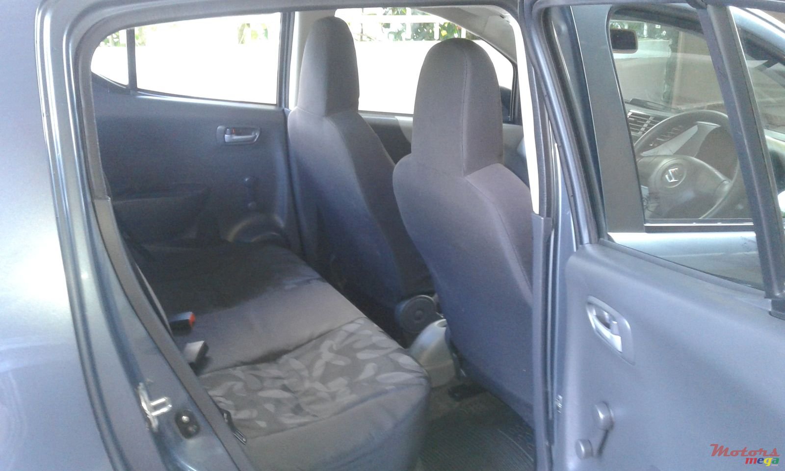 2011' Suzuki Celerio photo #7