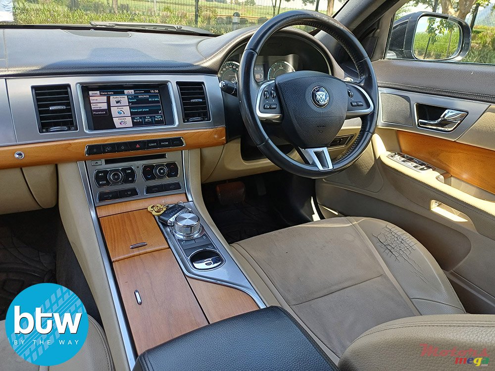 2014' Jaguar XF photo #5