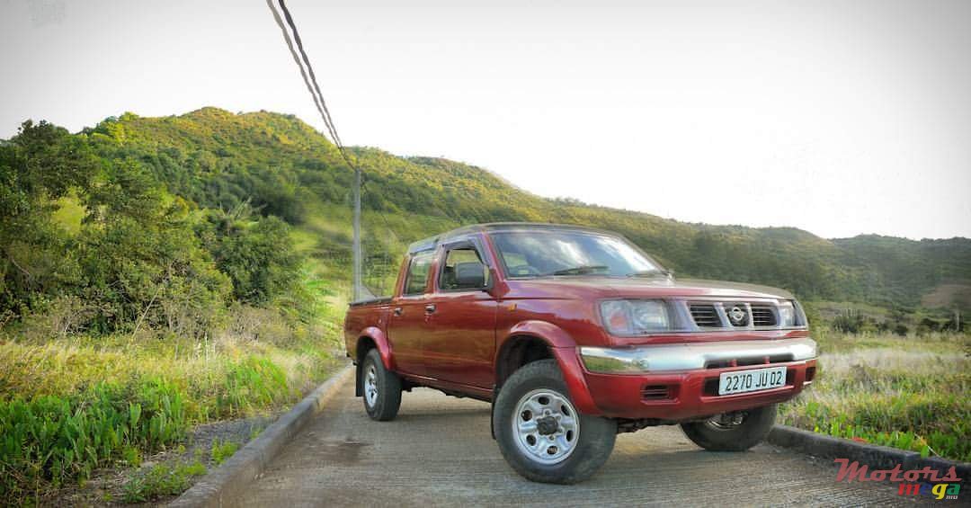 2002' Nissan Hardbody photo #2