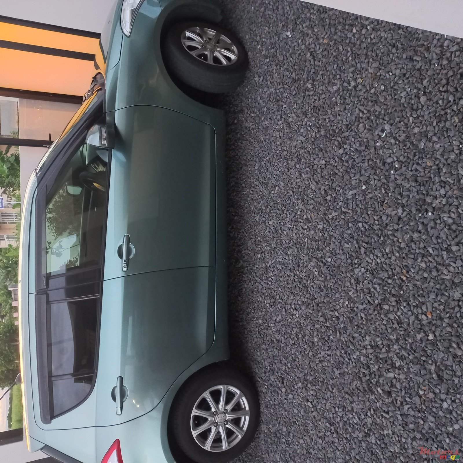 2013' Suzuki Swift photo #3