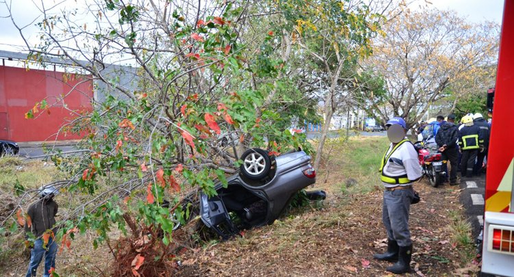 Une collision a eu lieu entre deux voitures et une motocyclette, à Riche-Terre, lundi 3 octobre.
