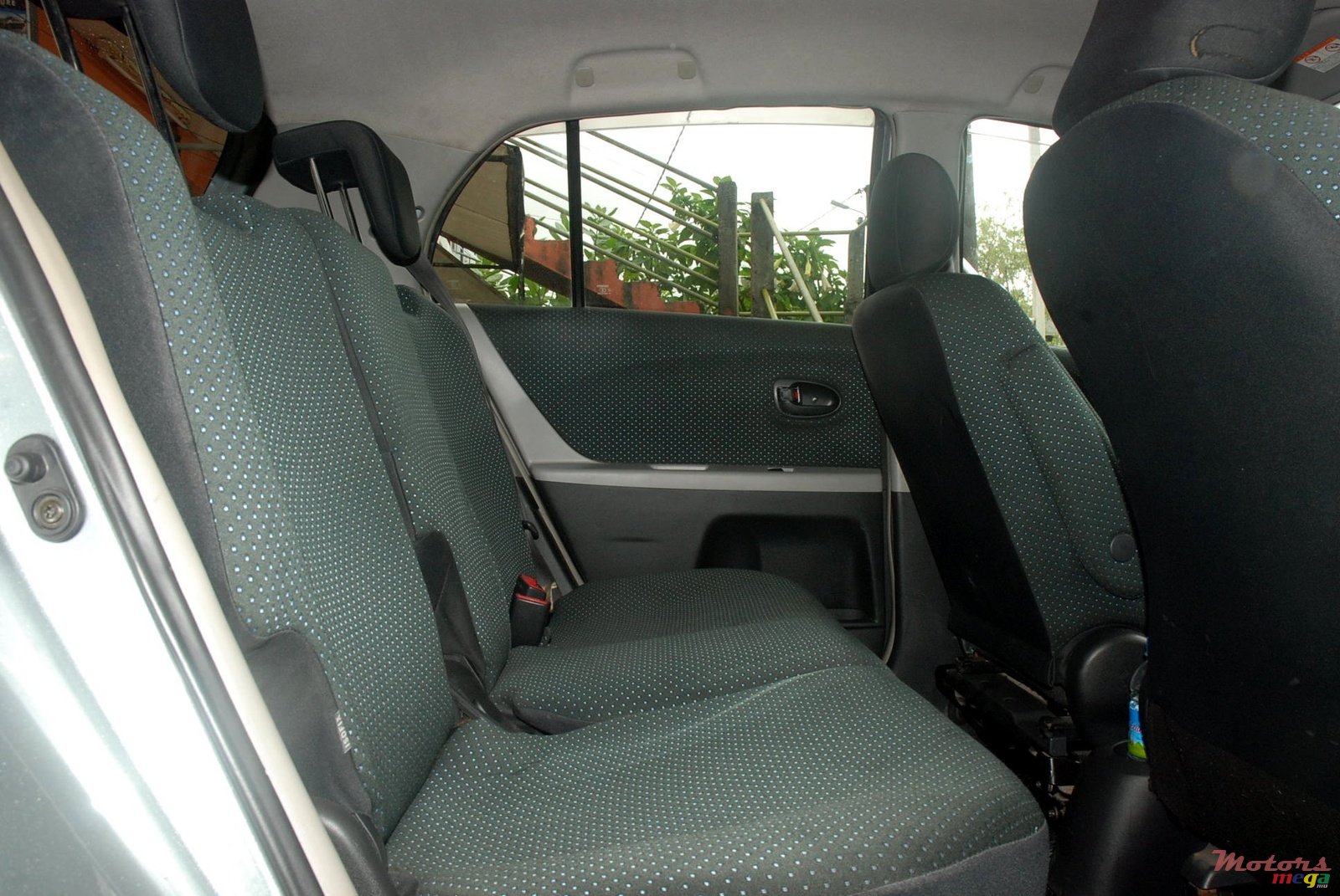 2006' Toyota Vitz photo #4