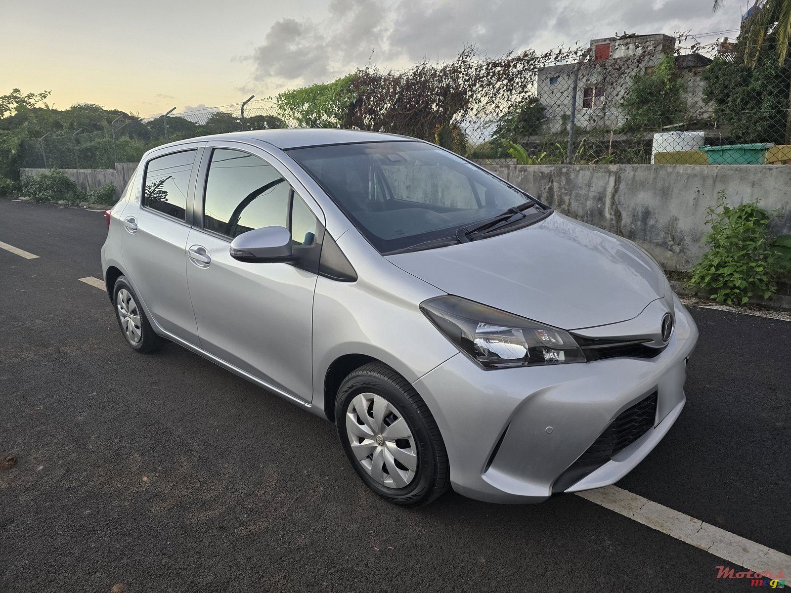 2016' Toyota Vitz photo #2