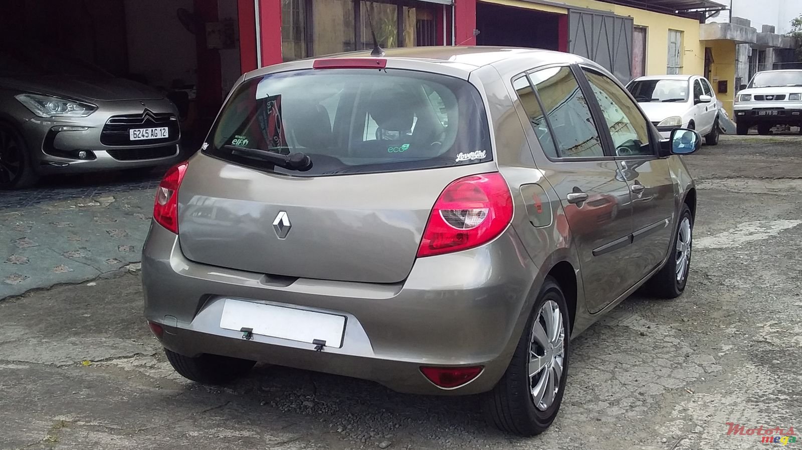 2010' Renault Clio photo #4