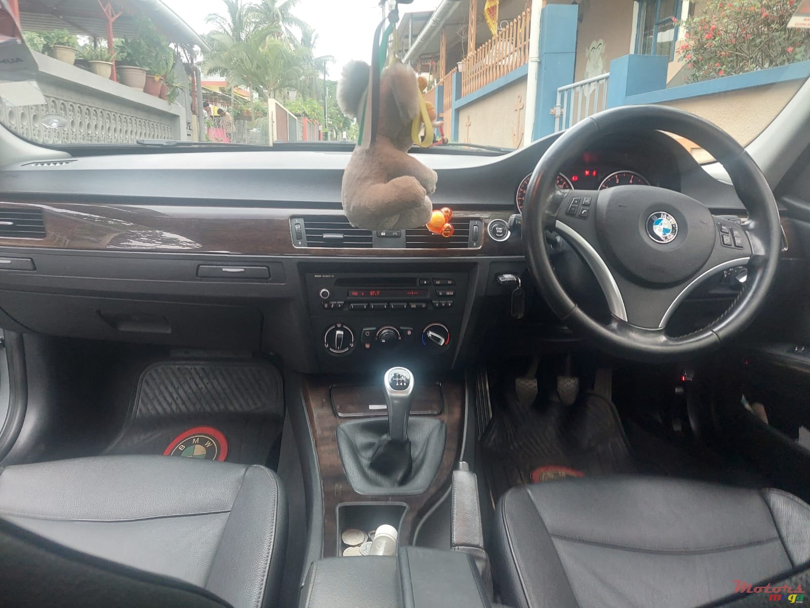 2011' BMW 316 photo #4