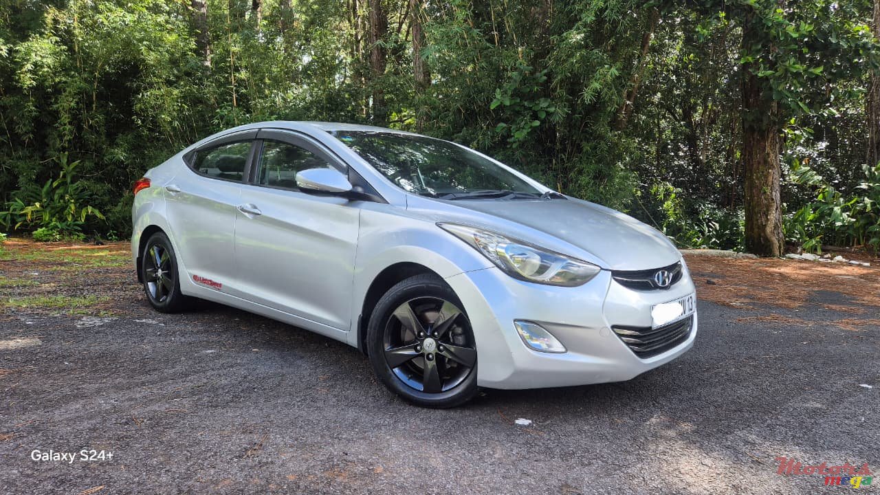 2013' Hyundai Elantra GLS photo #1