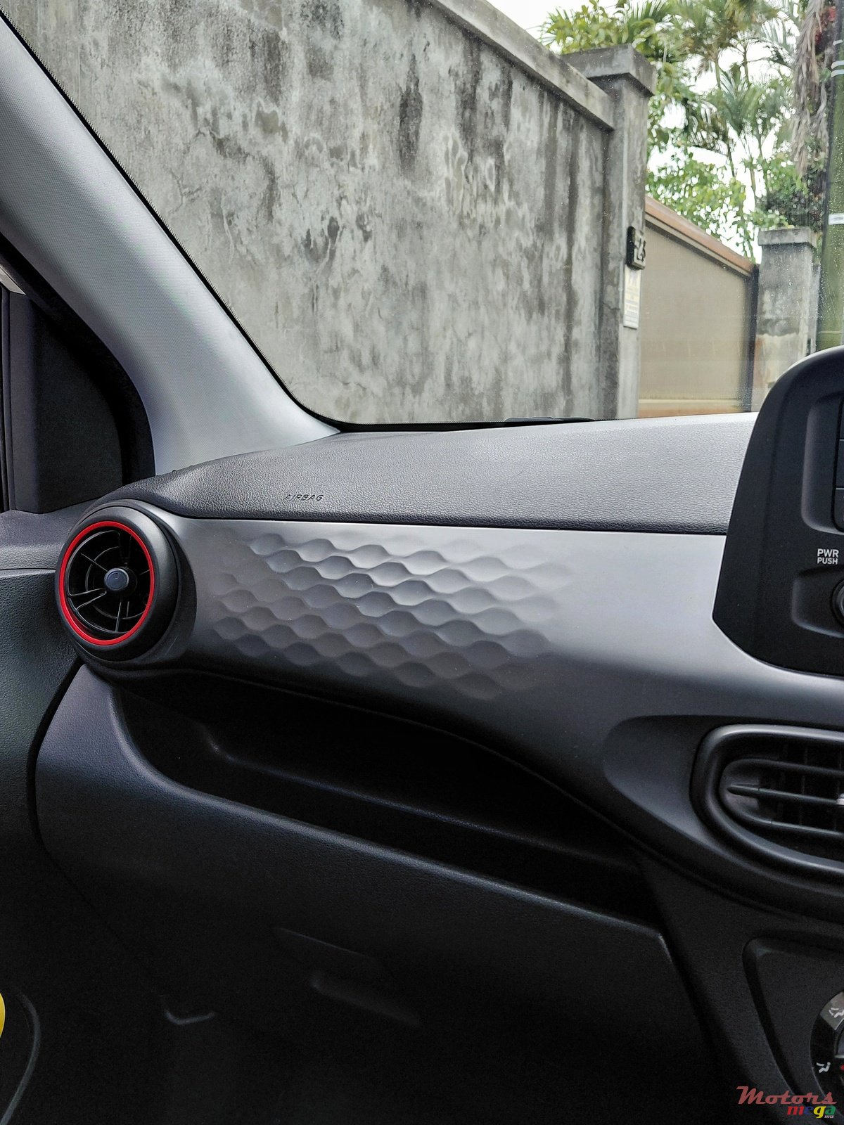 2021' Hyundai i10 photo #2