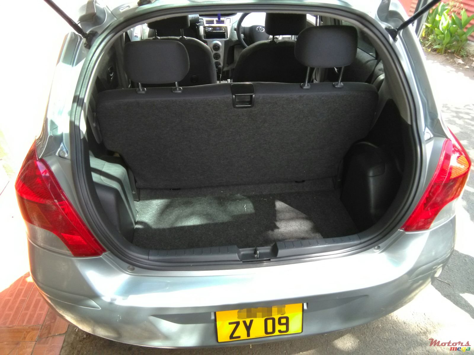 2009' Toyota Vitz Fully original photo #4