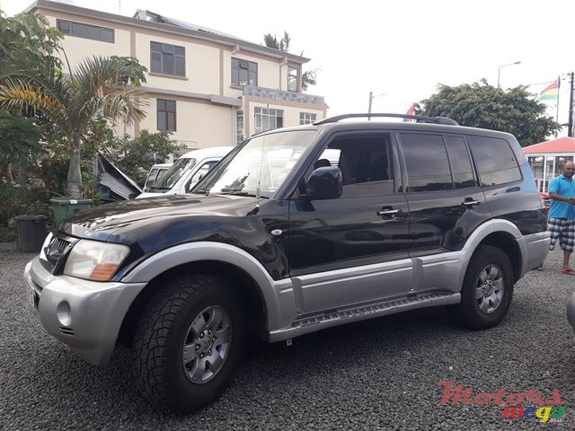 2003' Mitsubishi Pajero photo #3