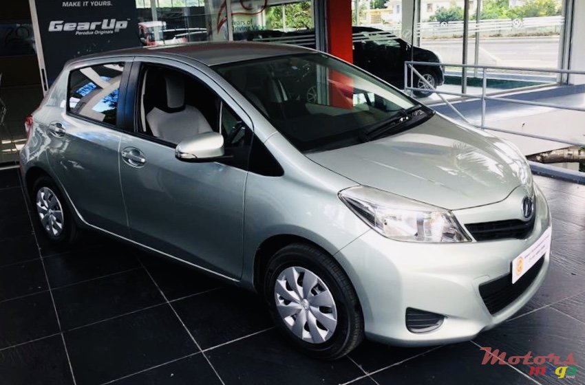 2013' Toyota Vitz photo #1