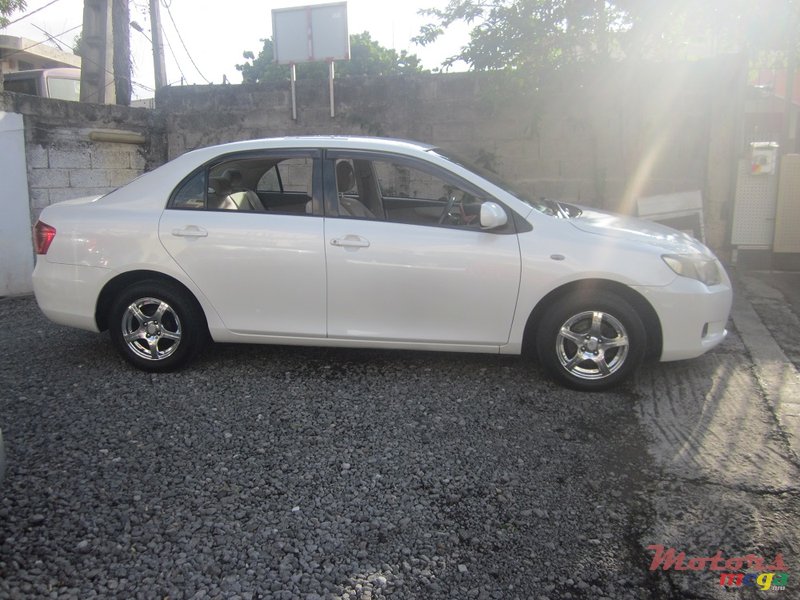 2007' Toyota Corolla Axio X photo #2