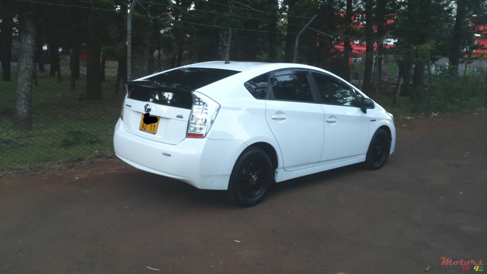 2011' Toyota Prius photo #2