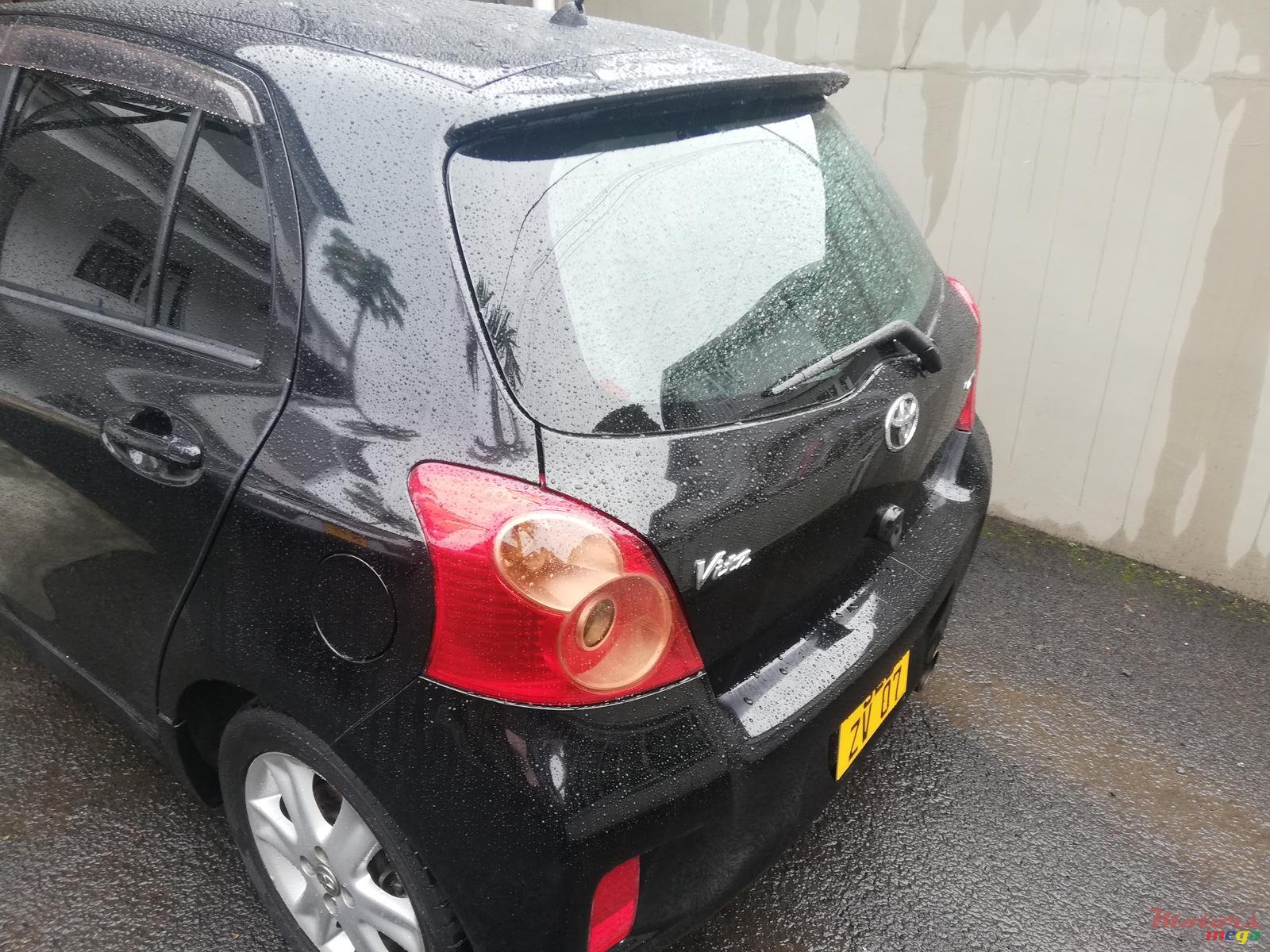 2007' Toyota Vitz RS photo #3