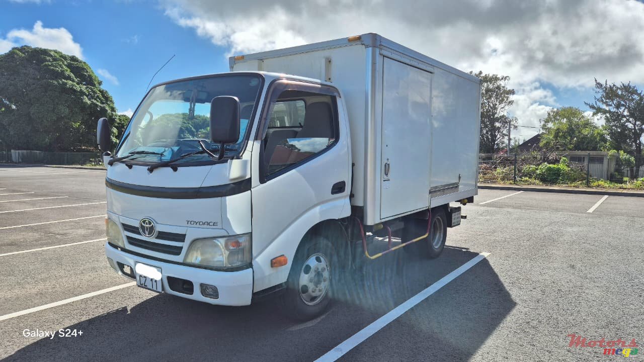 2011' Toyota Toyoace photo #2