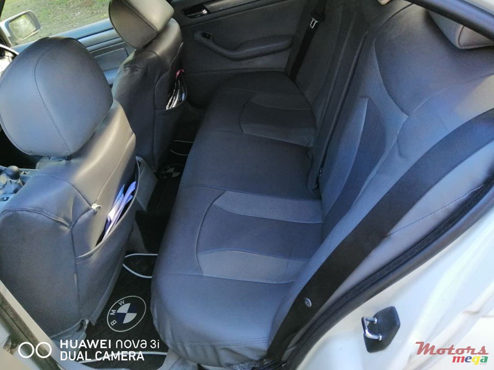 2001' BMW 3 Series E46 2000-2005 photo #3