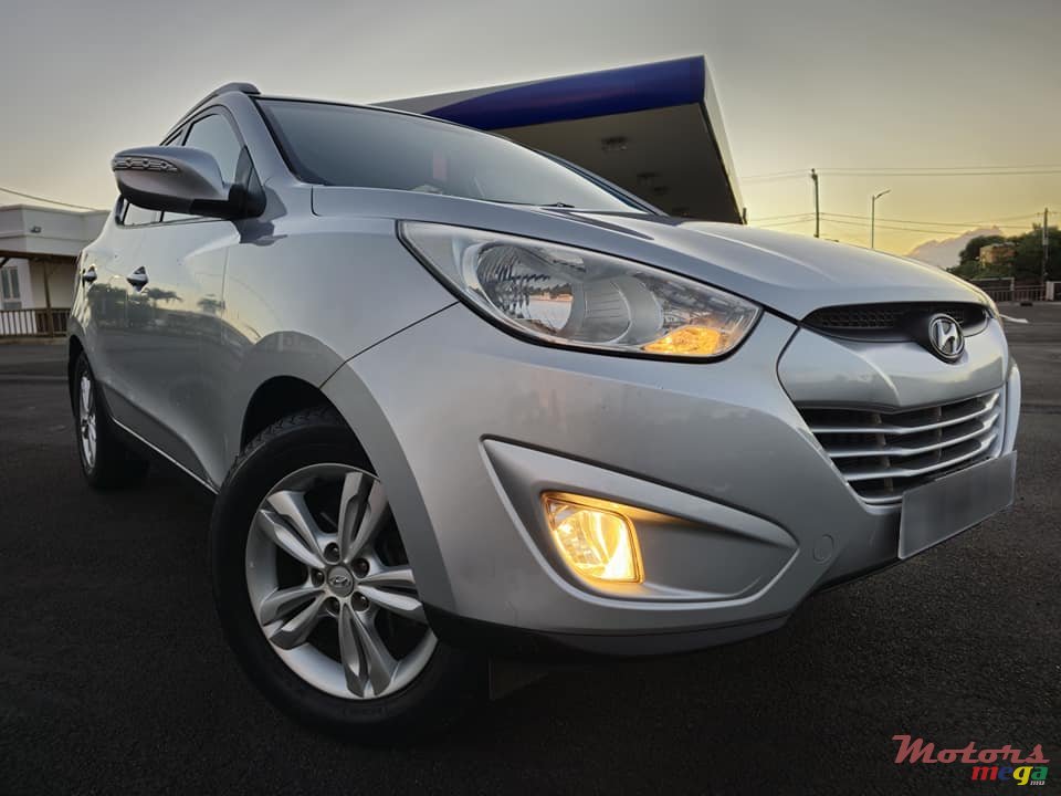 2011' Hyundai ix35 photo #2