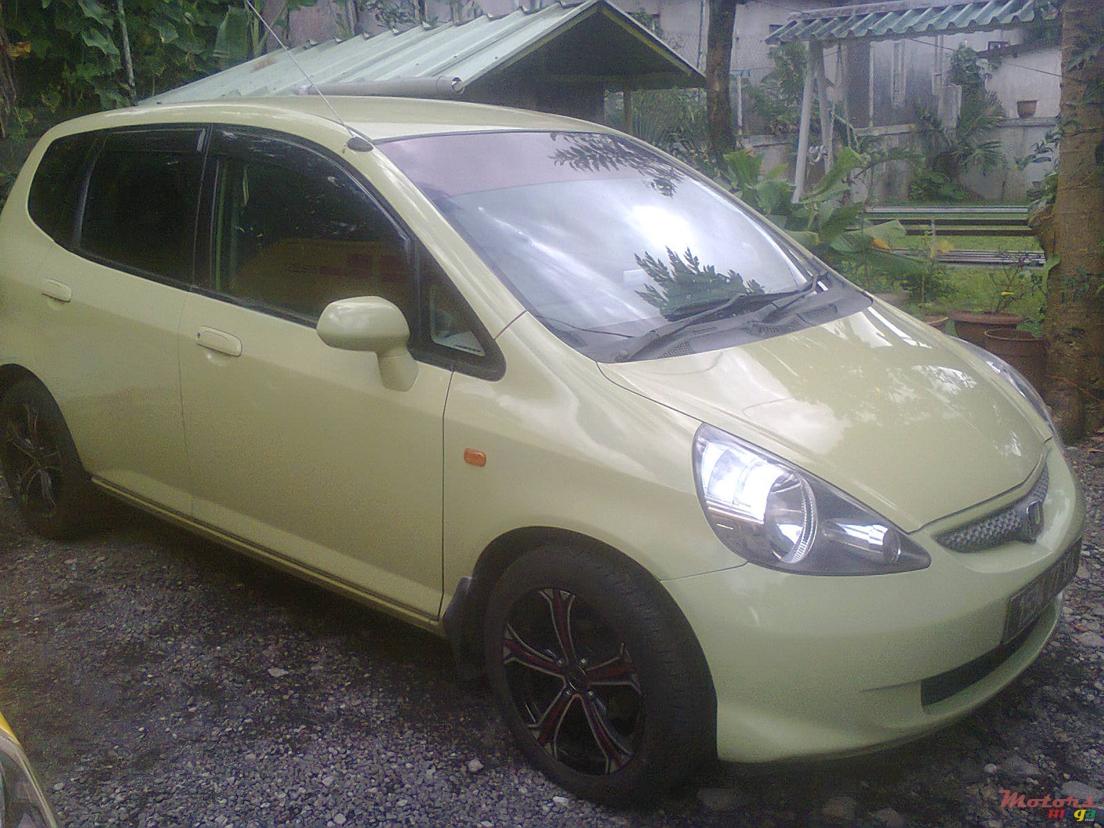 2004' Honda Fit photo #1