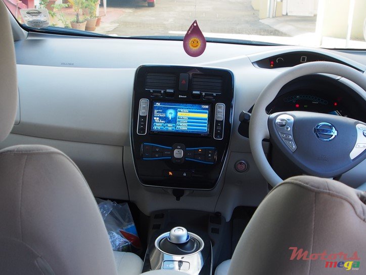 2012' Nissan Leaf photo #3