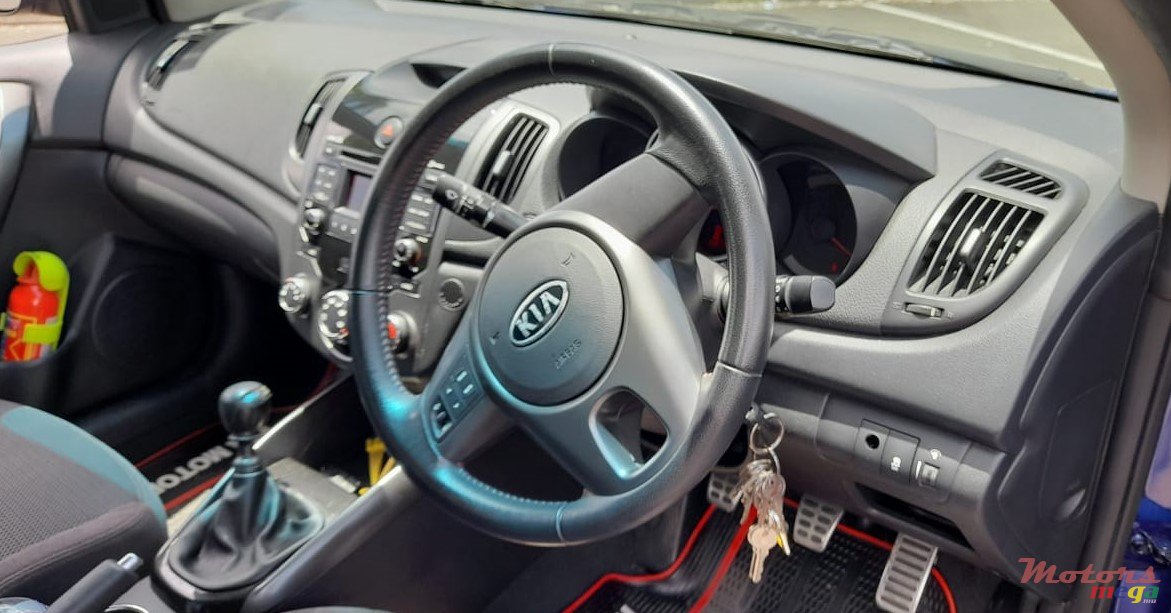 2011' Kia Cerato COUPE photo #4
