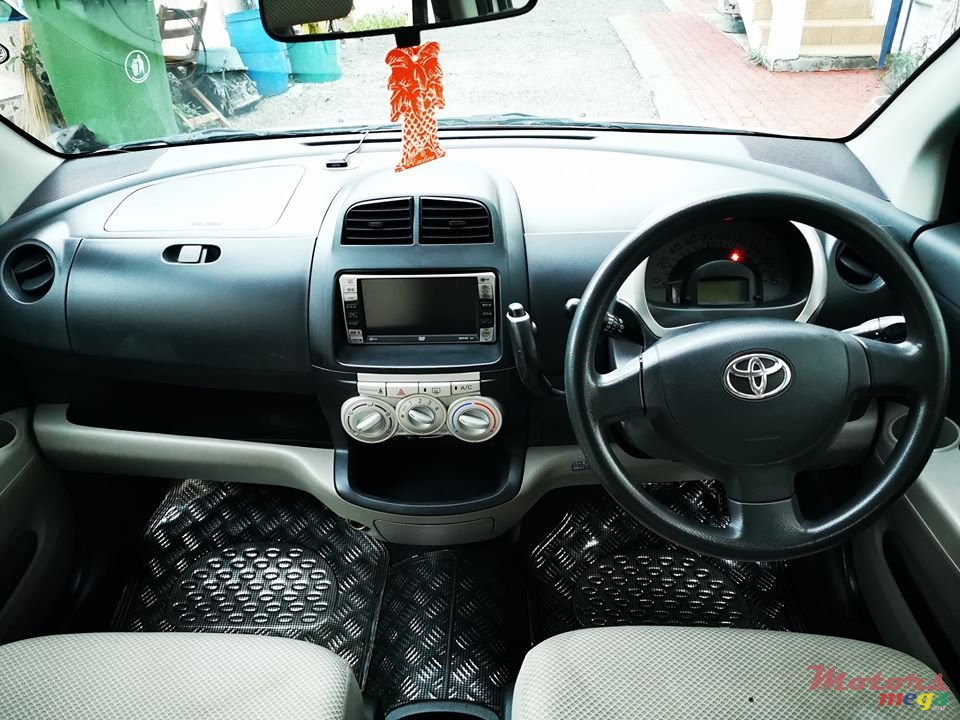 2005' Toyota Passo photo #5