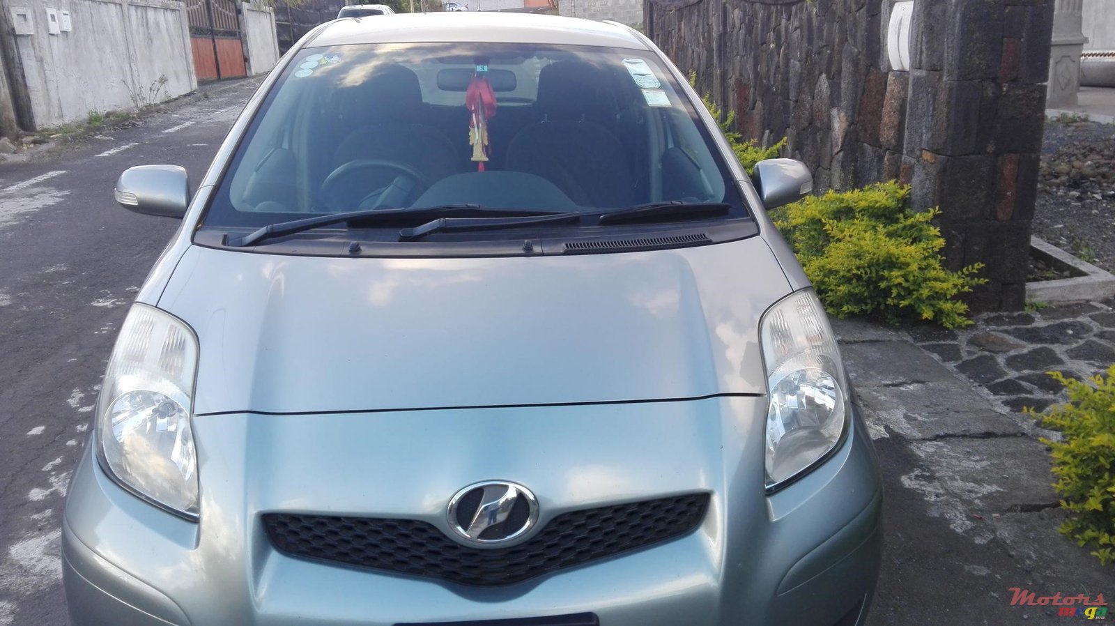 2010' Toyota Vitz photo #4