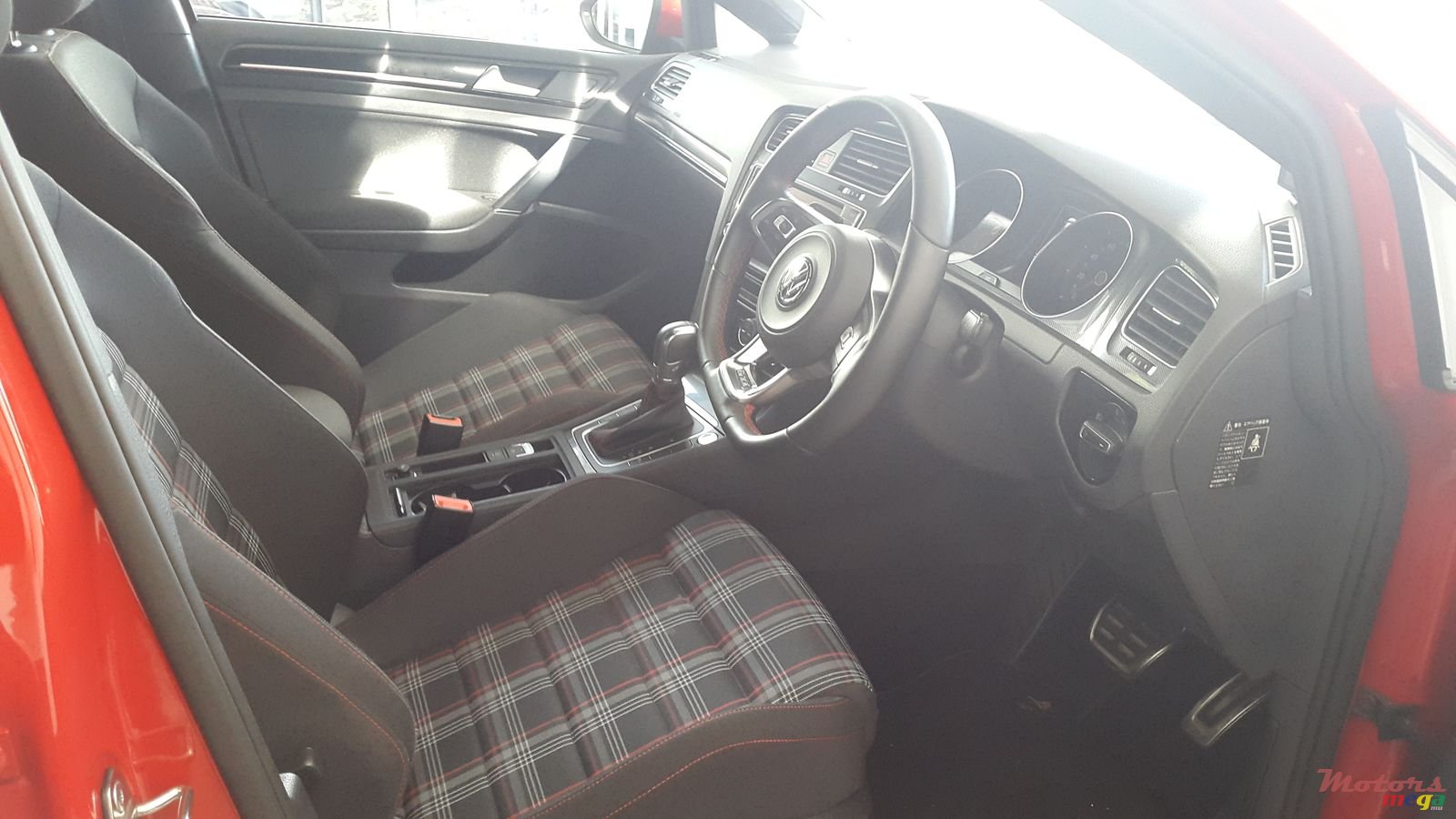 2014' Volkswagen Golf photo #2