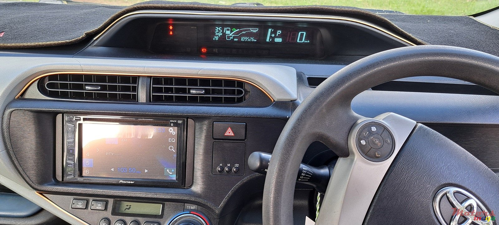 2013' Toyota Aqua photo #6