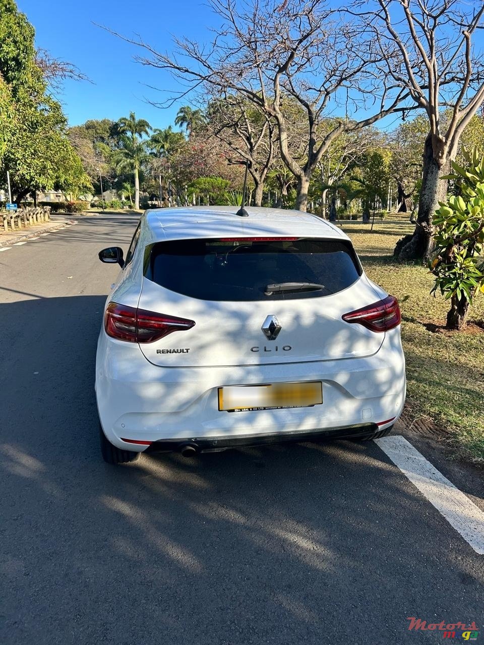 2021' Renault Clio photo #2