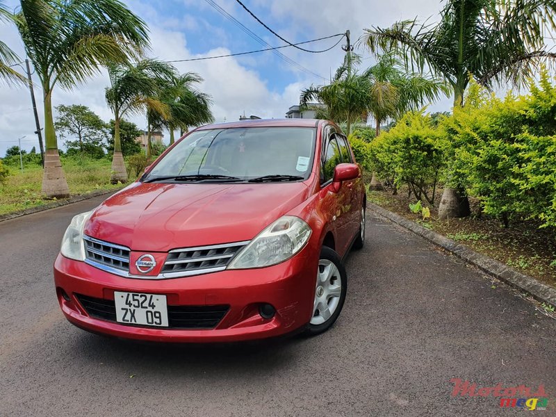 2009' Nissan Tiida photo #1