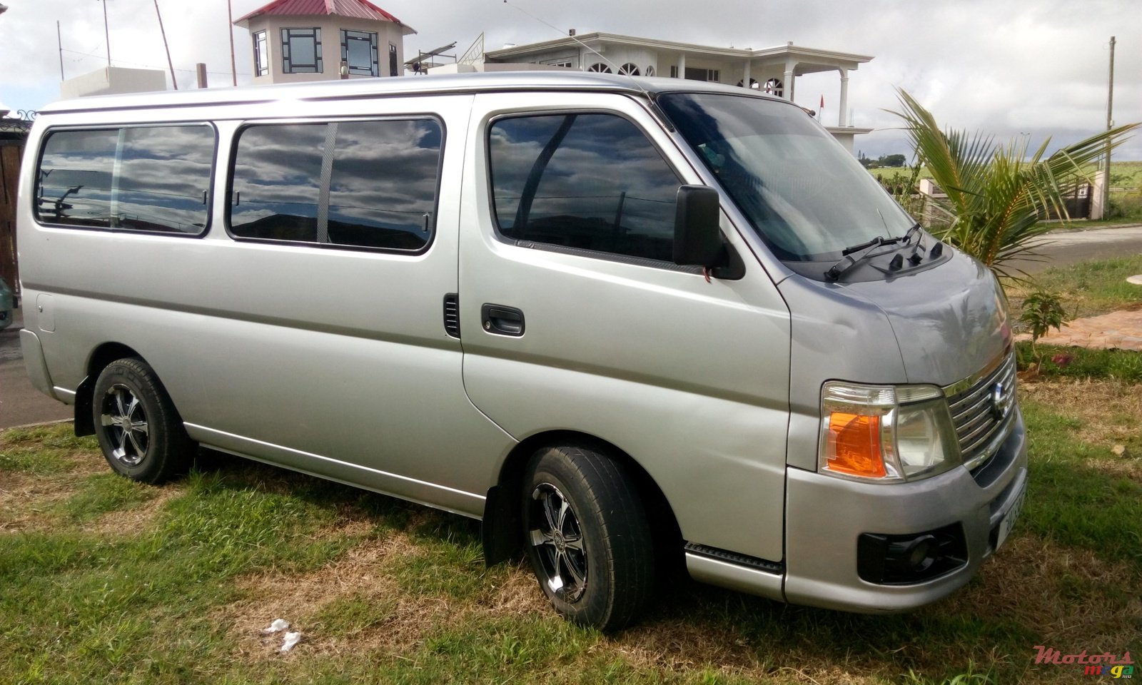 2006' Nissan Urvan photo #1