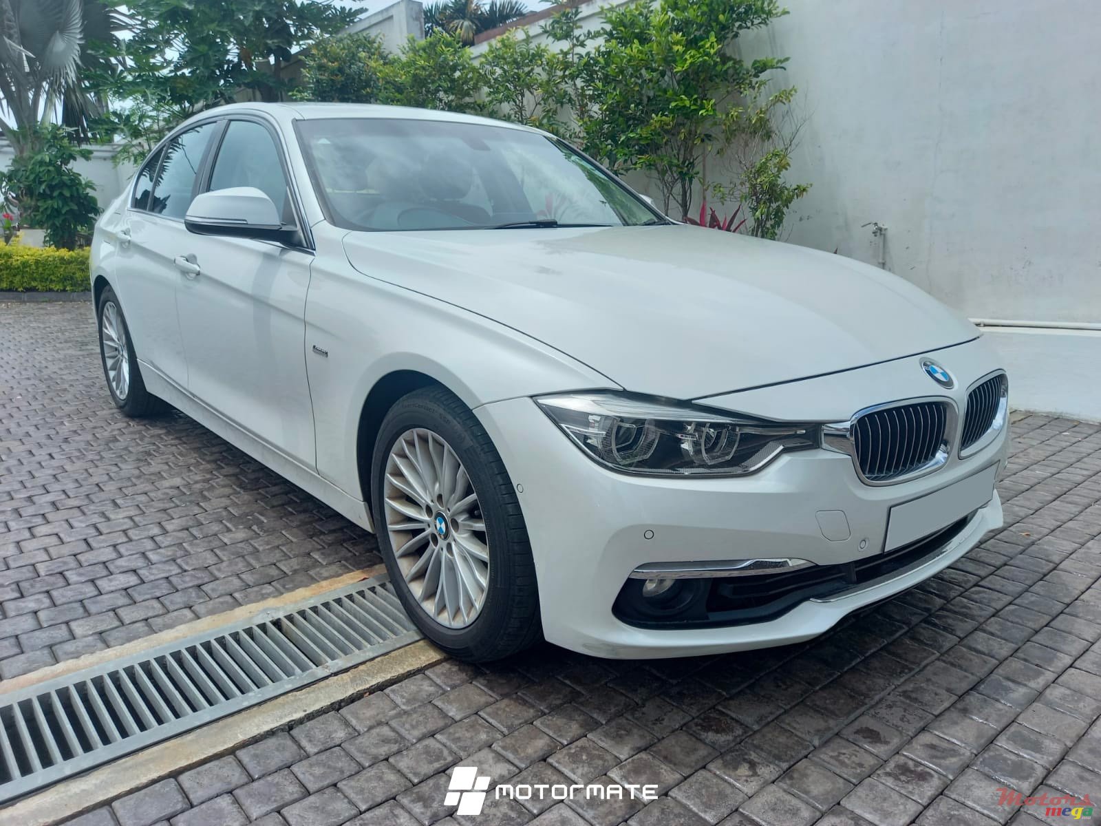 2017' BMW 318 LUXURY photo #1