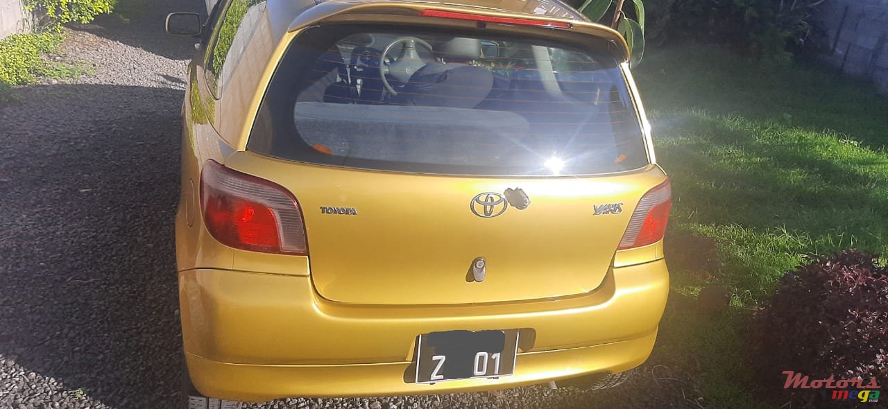 2001' Toyota Vitz photo #3