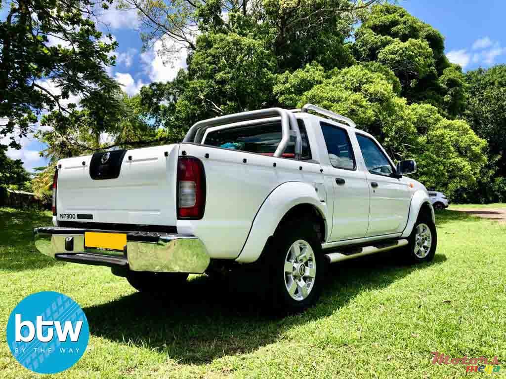 2014' Nissan Hardbody photo #2