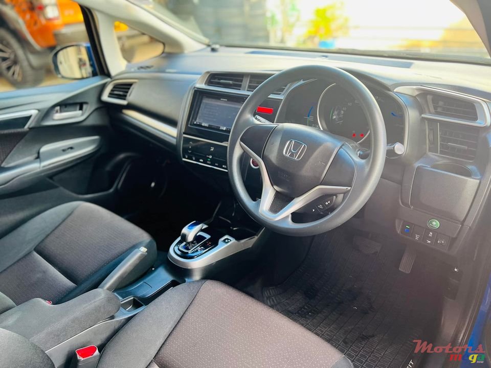 2016' Honda Fit hatch back photo #2