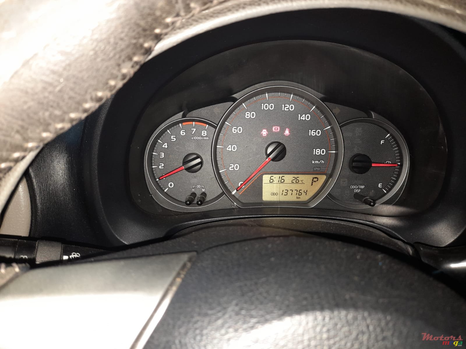 2011' Toyota Vitz photo #2