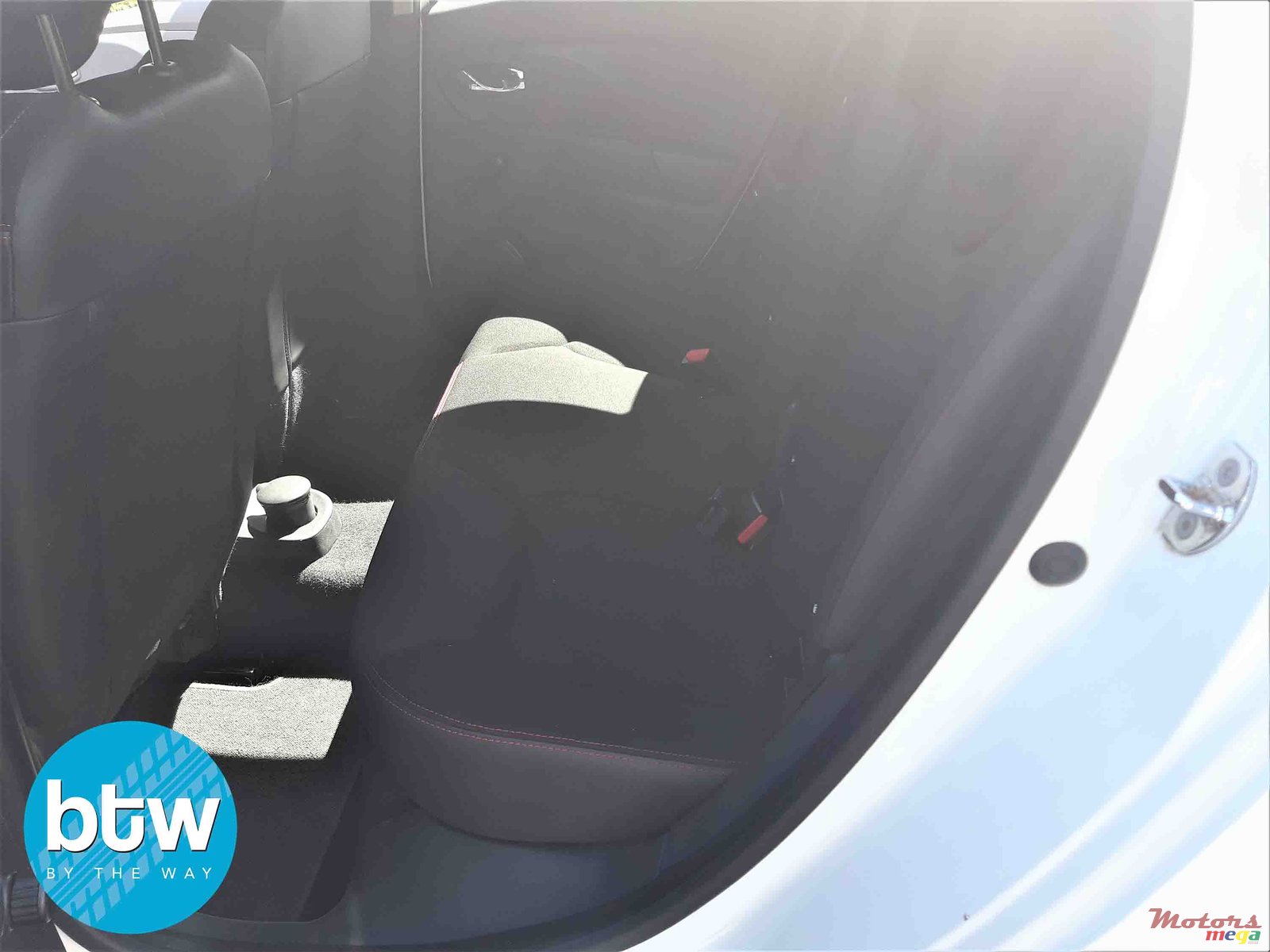 2014' Renault Clio 1.2 Turbo photo #5