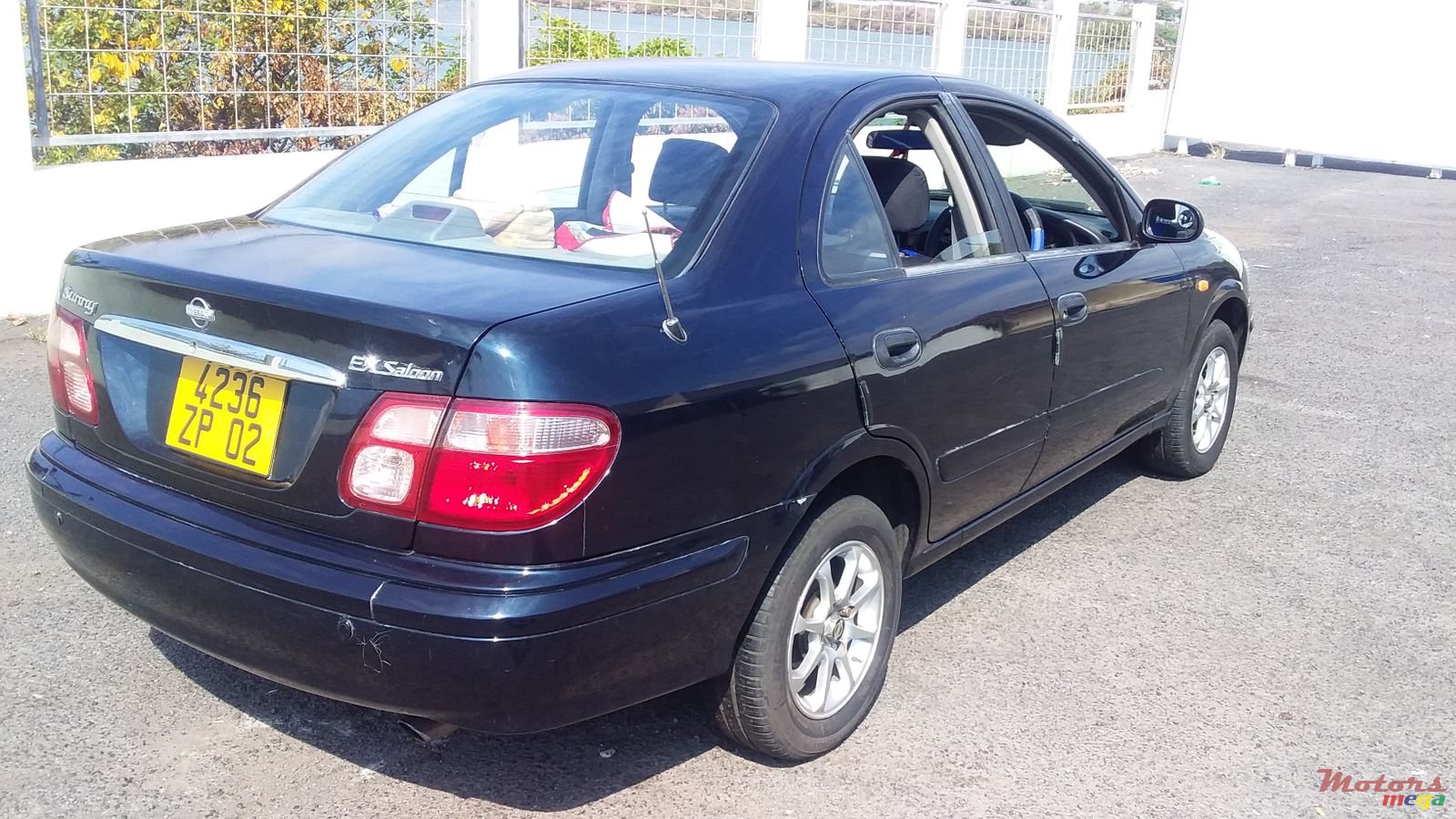 2002' Nissan Sunny photo #1