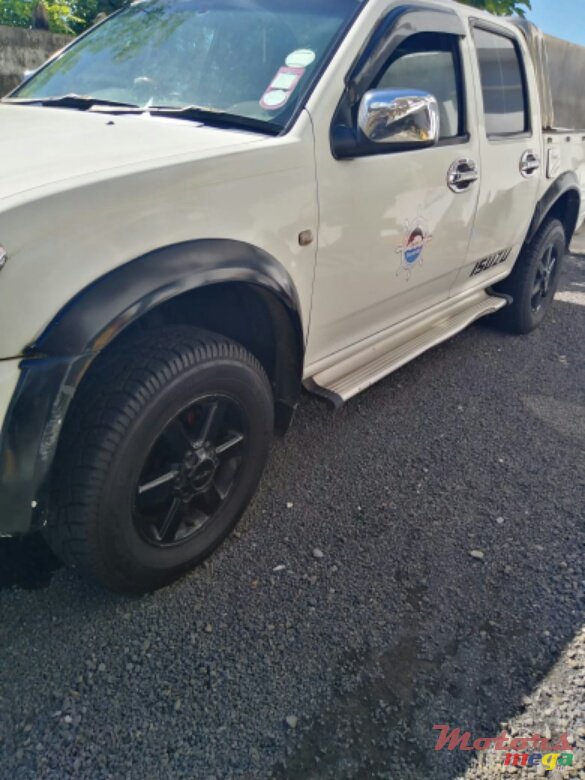 2003' Isuzu D-Max photo #6