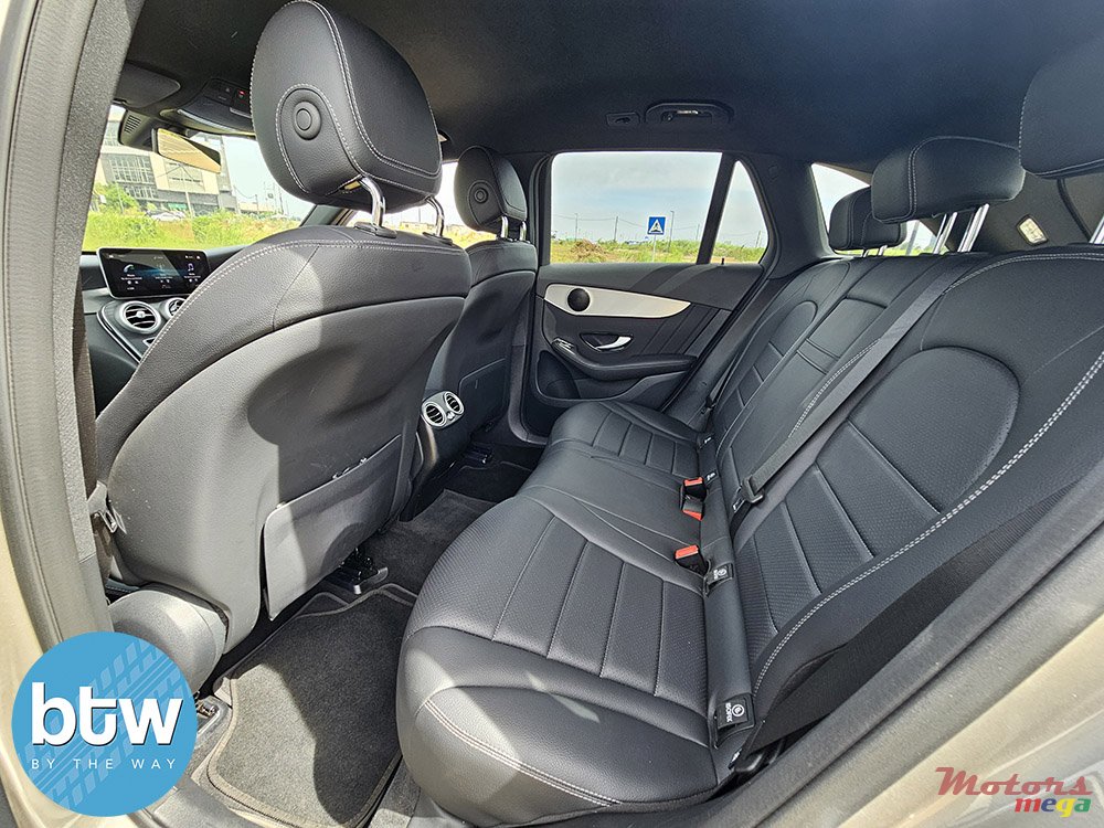 2021' Mercedes-Benz GLC 300 photo #6